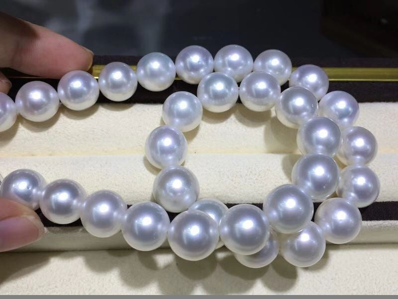 White Cultured South Sea Pearl Necklace 12.0mm-14.0mm AA+