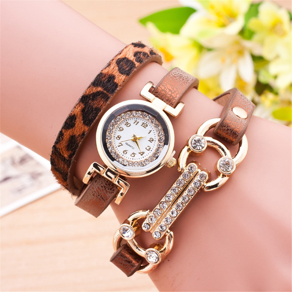 Fashion Casual Long Leather Strap watches Women Popular Jewelry Ethnic Style Surround the Wrist Quartz Watch Clock 8 Colors