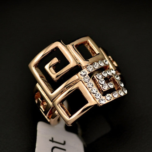 Fashion 18K Rose Gold Plated with Rhinestones Paved Brand Design Trendy Finger Ring